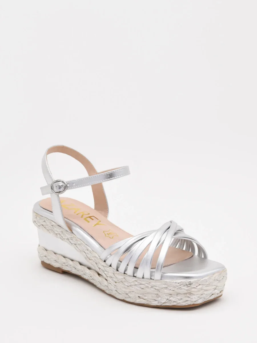 Sandalias de cuña plateadas con plataforma tejida y tiras elegantes - Imagen 3
