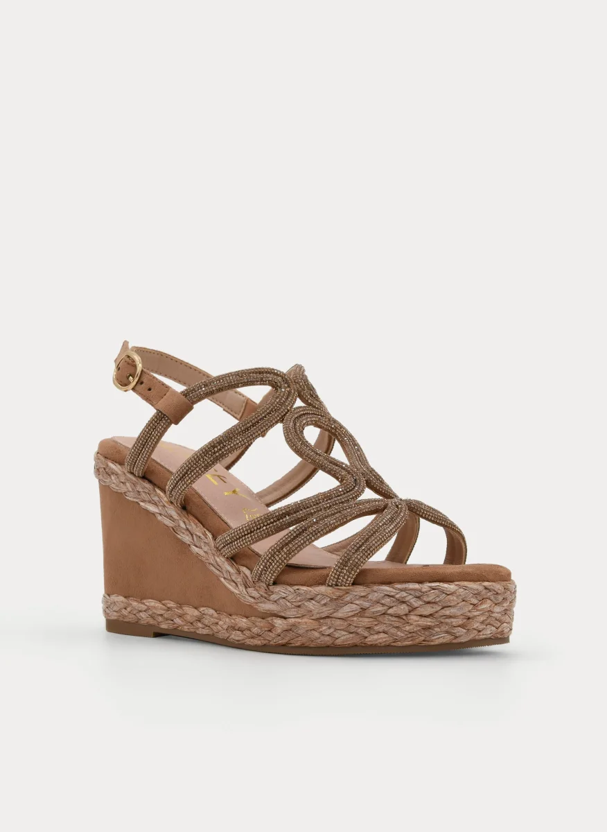 SANDALIA CUÑA BEIGE BRILLO TIRAS ENTRELAZADAS - Imagen 3