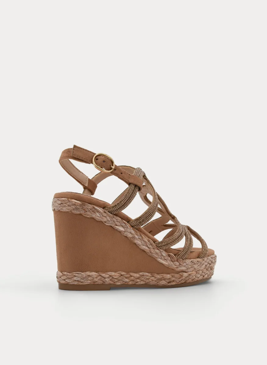 SANDALIA CUÑA BEIGE BRILLO TIRAS ENTRELAZADAS - Imagen 5