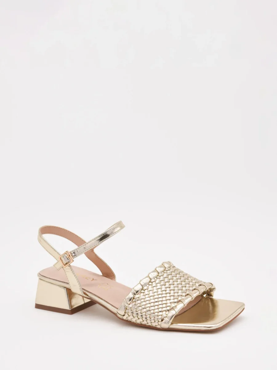 Sandalias doradas de tacón bajo con diseño trenzado - Imagen 3