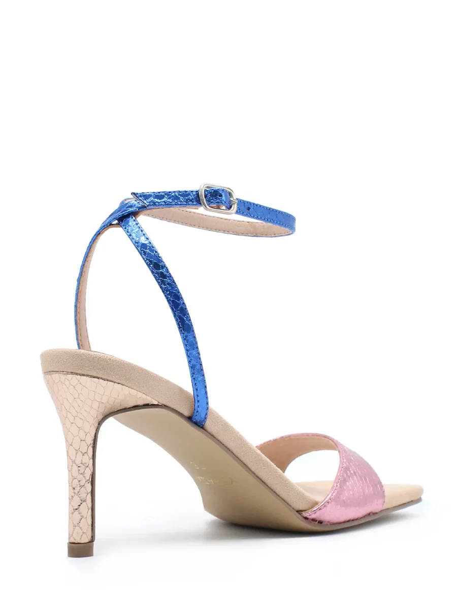 Sandalia metalizada color rosa azul de tacón fino - Imagen 4