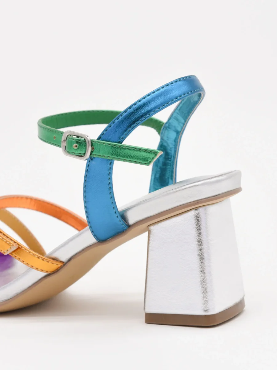 Sandalias de tacón plateado con tiras multicolor - Imagen 5