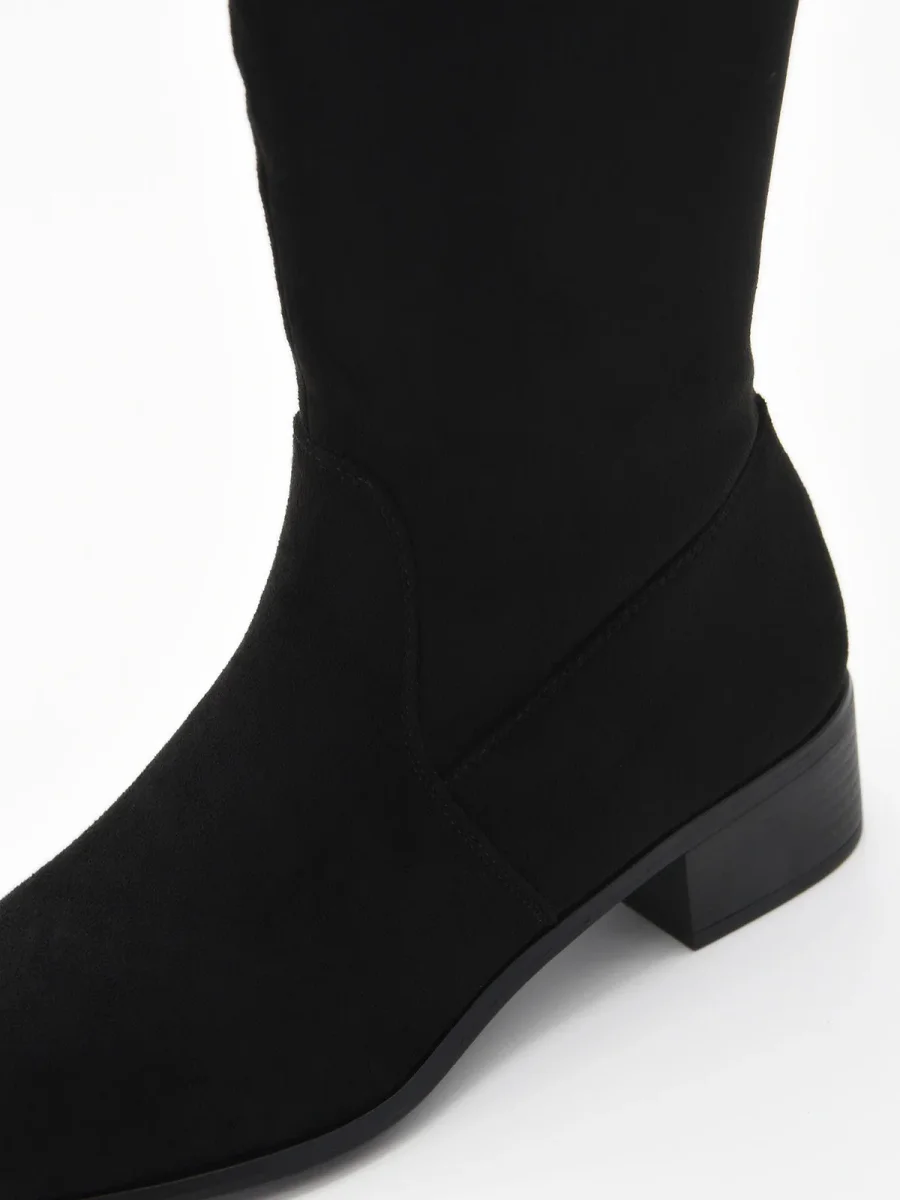 BOTA ALTA NEGRA CON TACÓN BAJO CUADRADO DE NYREXDE NYREX - Imagen 5