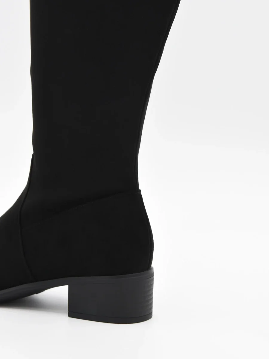 BOTA ALTA NEGRA CON TACÓN BAJO CUADRADO DE NYREXDE NYREX - Imagen 6