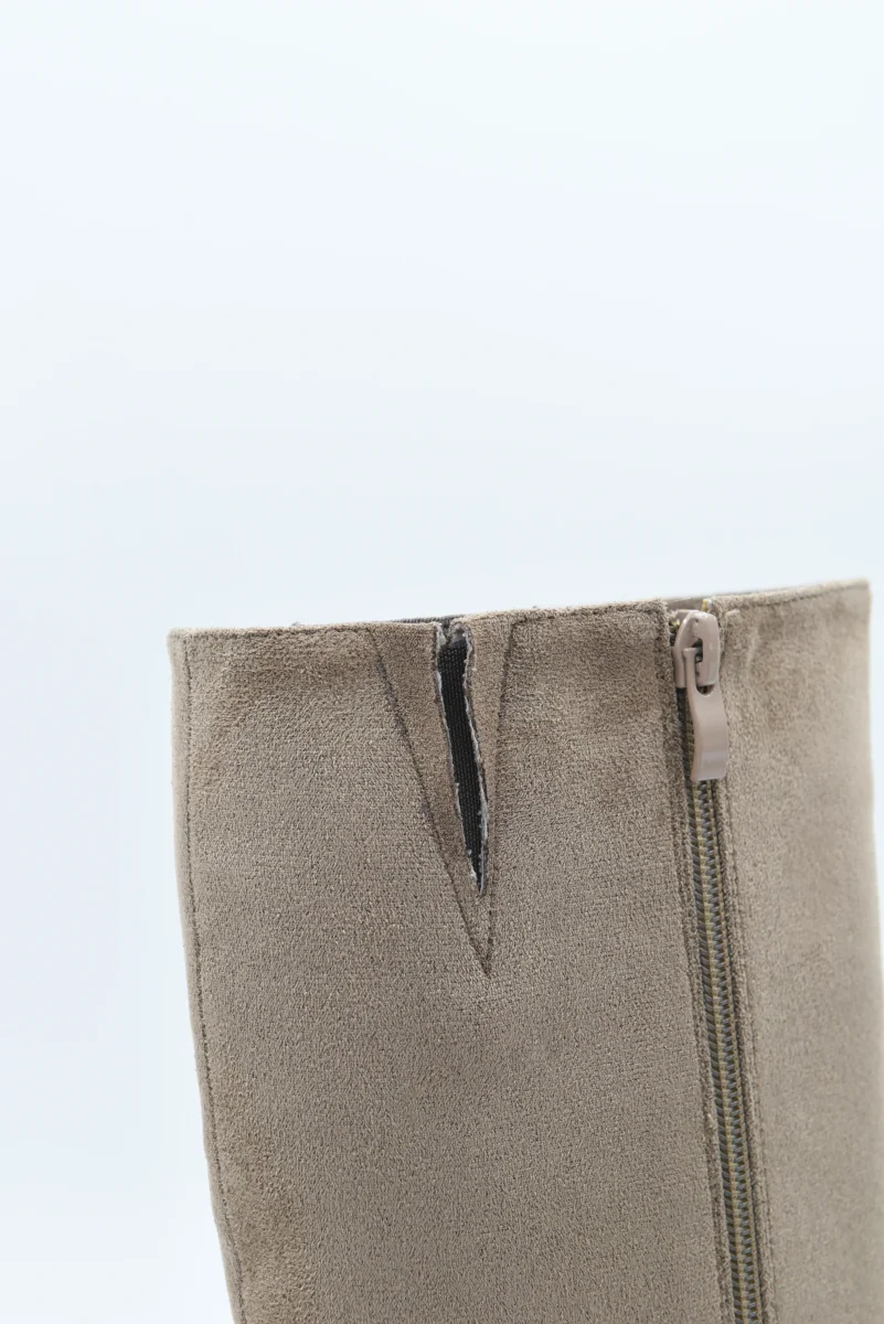 BOTA ALTA TAUPE CON TACÓN BAJO CUADRADO DE NYREXDE NYREX - Imagen 7