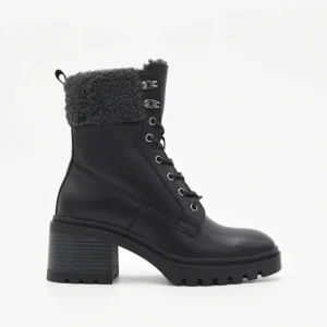 BOTINES NEGROS CON FORRO DE BORREGUITO DE NYREX
