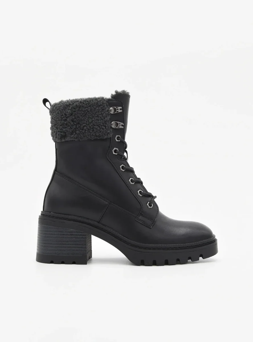 BOTINES NEGROS CON FORRO DE BORREGUITO DE NYREX