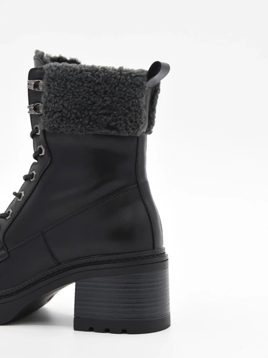 BOTINES NEGROS CON FORRO DE BORREGUITO DE NYREX - Imagen 5