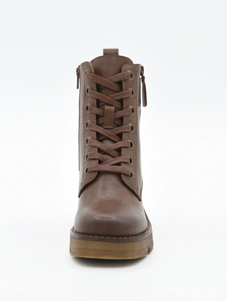 BOTÍN MARRÓN DE PIEL CON CORDONES DE NYREX - Imagen 5