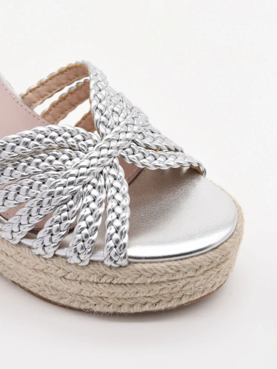Sandalias plateadas de cuña alta con tiras trenzadas - Imagen 7