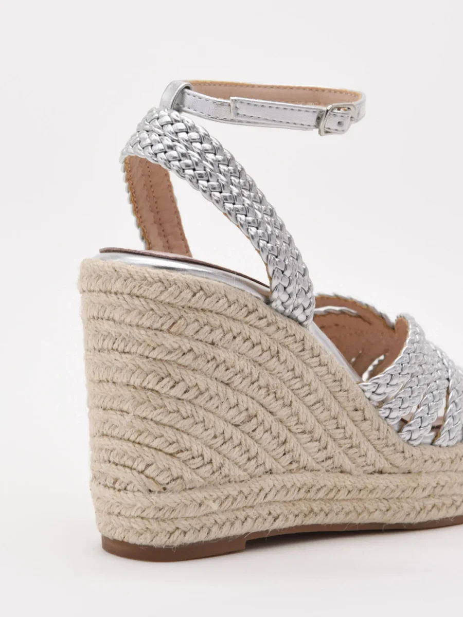 Sandalias plateadas de cuña alta con tiras trenzadas - Imagen 5