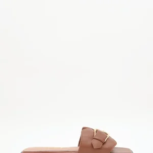 Sandalias planas cuero con hebilla