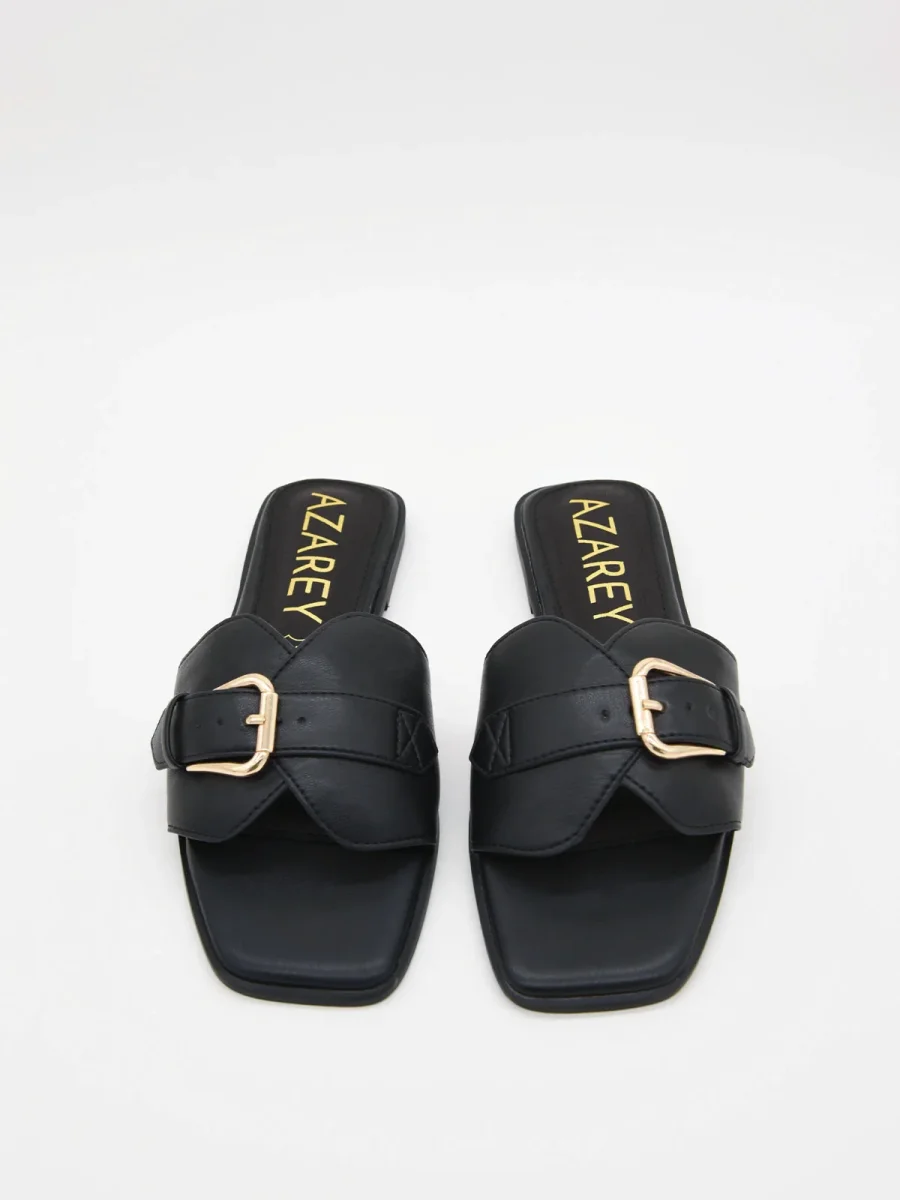 Sandalias negras planas con hebilla dorada y puntera cuadrada - Imagen 3