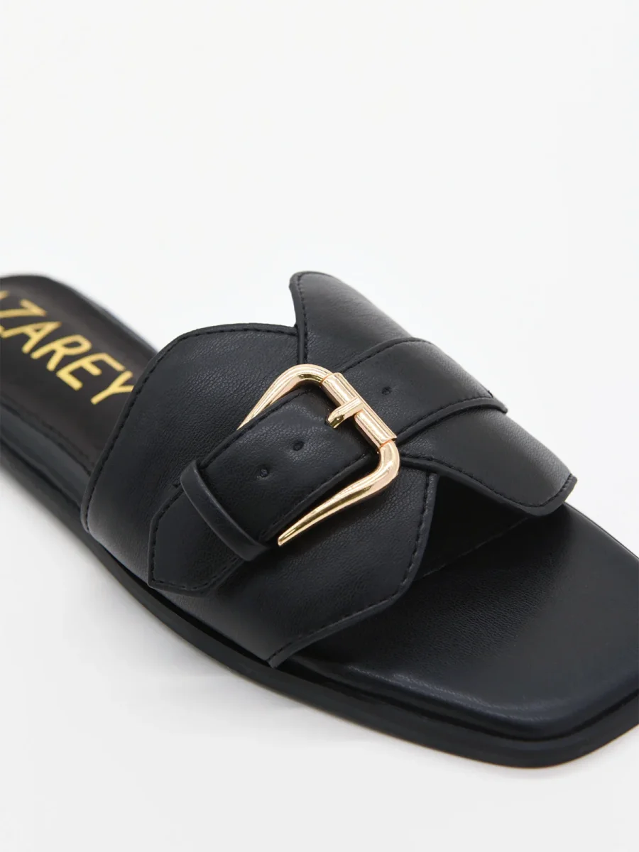 Sandalias negras planas con hebilla dorada y puntera cuadrada - Imagen 9