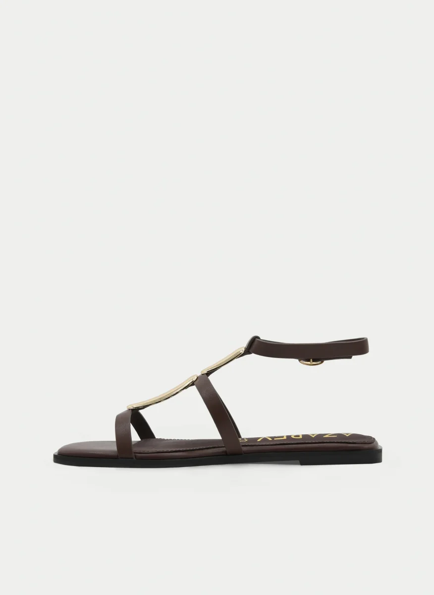 SANDALIAS PLANAS MARRONES DORADAS - Imagen 6