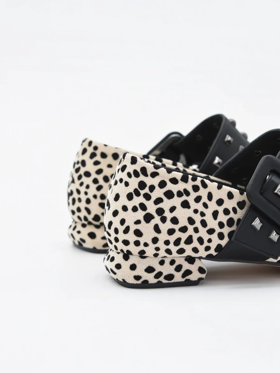 Bailarinas Beige Estampadas con Pulsera Negra y Tachas - Imagen 6