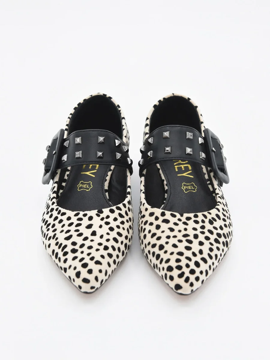 Bailarinas Beige Estampadas con Pulsera Negra y Tachas - Imagen 7