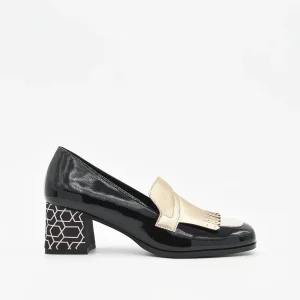 Zapatos de Charol Negros con Flecos y Tacón estampado