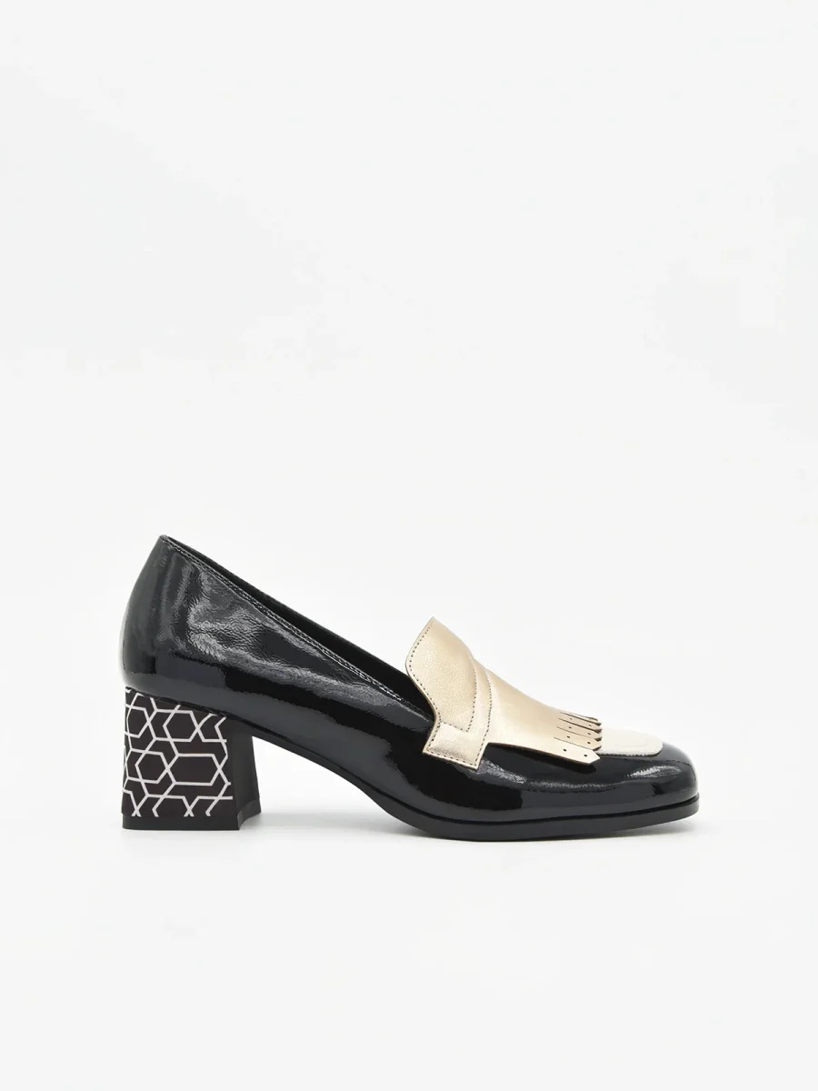 Zapatos de Charol Negros con Flecos y Tacón estampado - Imagen 2
