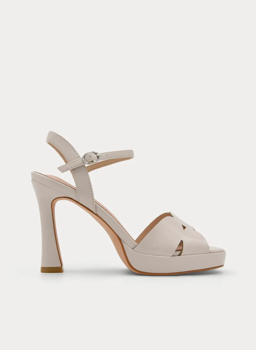 SANDALIA BEIGE DE TACÓN ALTO CON PLATAFORMA Y TIRAS FLOR