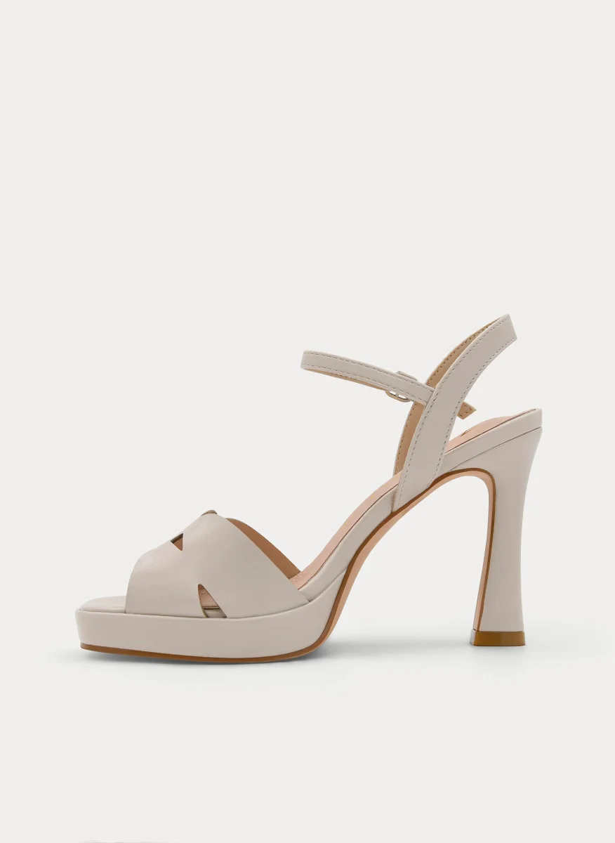 SANDALIA BEIGE DE TACÓN ALTO CON PLATAFORMA Y TIRAS FLOR - Imagen 6