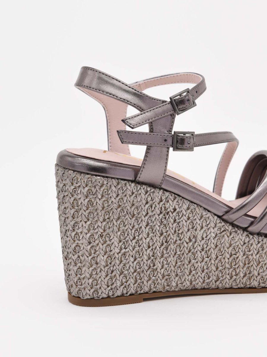 Sandalias de cuña plomo metalizadas con tiras finas y plataforma - Imagen 5