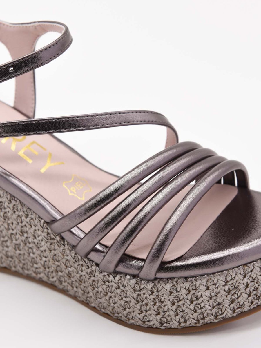 Sandalias de cuña plomo metalizadas con tiras finas y plataforma - Imagen 8