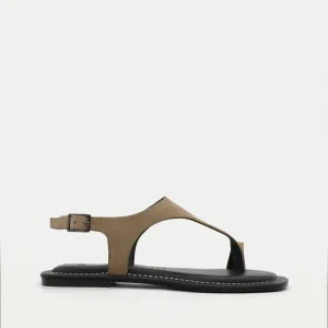 SANDALIA DE PIEL PLANA BEIGE CON TIRA EN T DE ROSA AMADA