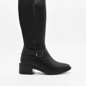 BOTA ALTA NEGRA CON HEBILLA Y TACÓN BAJO DE NYREX