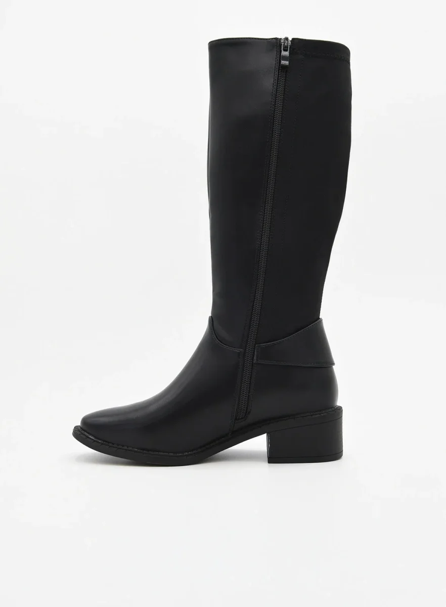 BOTA ALTA NEGRA CON HEBILLA Y TACÓN BAJO DE NYREX - Imagen 3