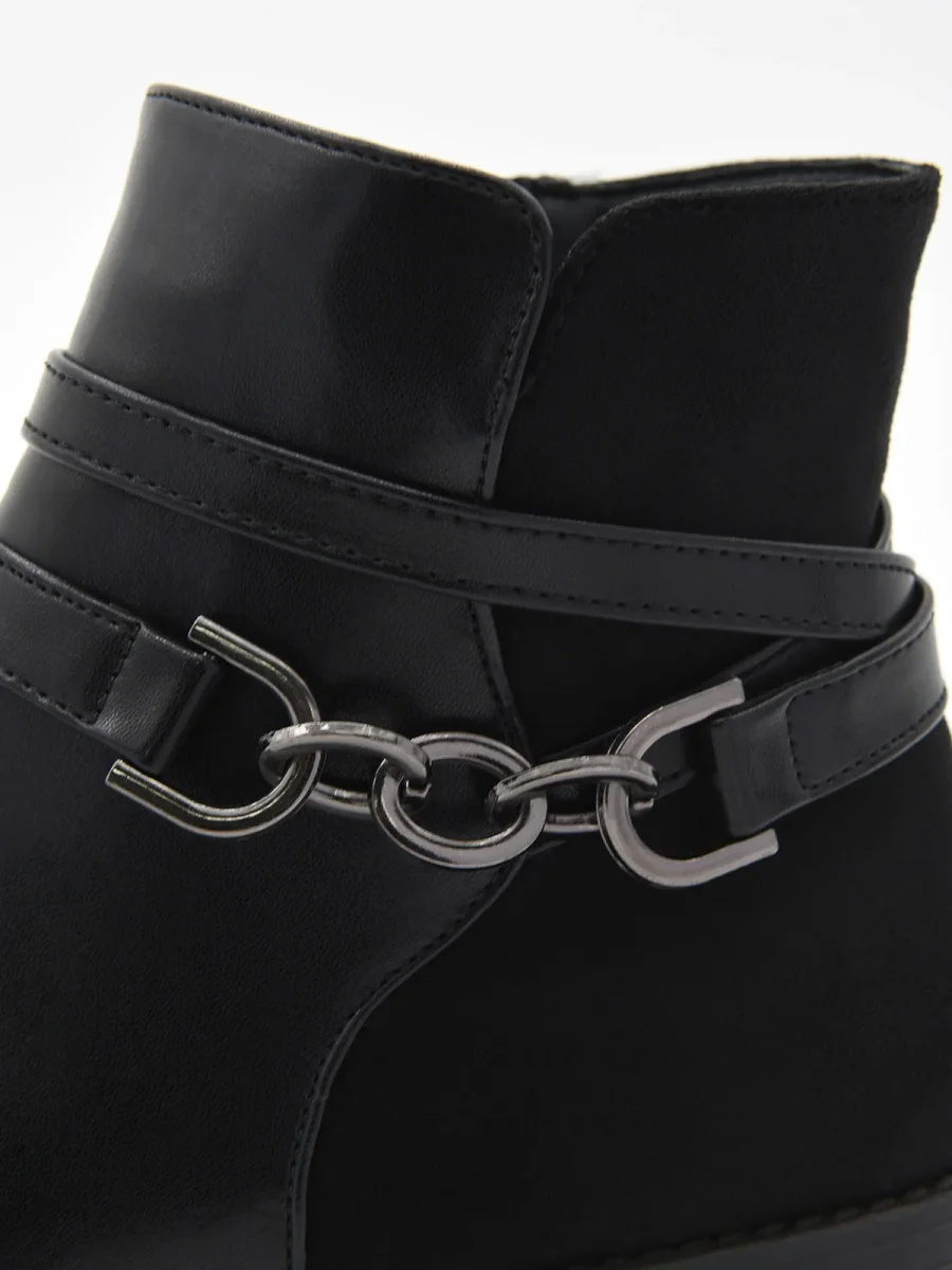 BOTÍN NEGRO CON CADENA DE NYREX - Imagen 6