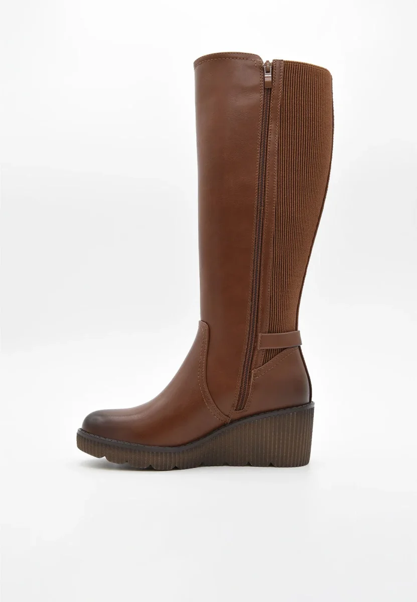 BOTA ALTA MARRÓN CON HEBILLA DE NYREX - Imagen 3