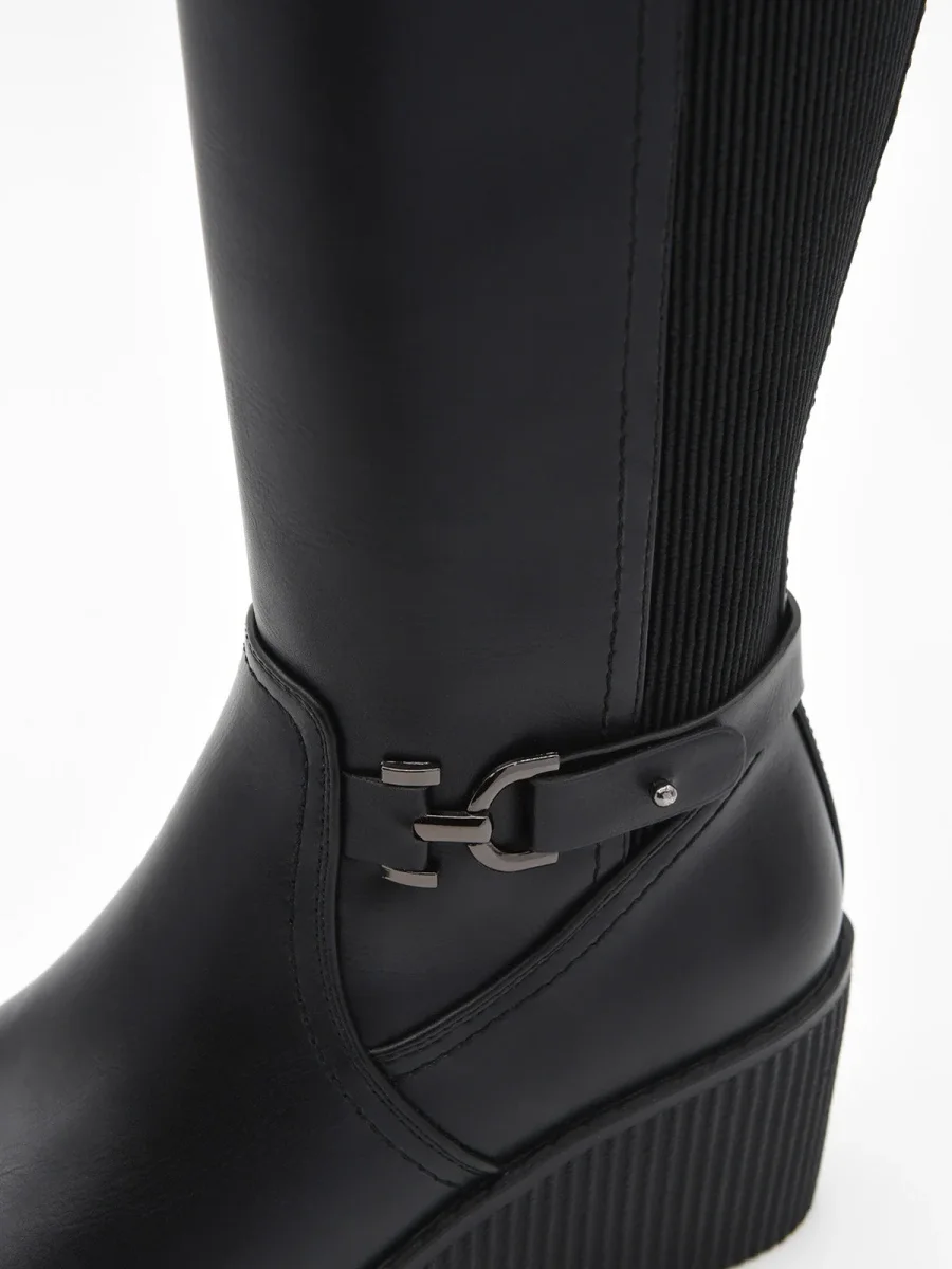 BOTA ALTA NEGRA CON HEBILLA DE NYREX - Imagen 6