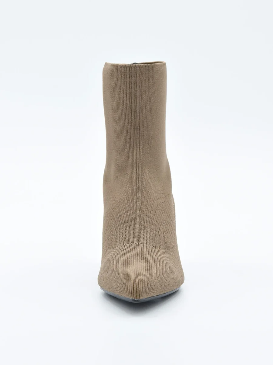 BOTÍN CALCETÍN TAUPE CON TACÓN ANCHO DE NYREX - Imagen 7