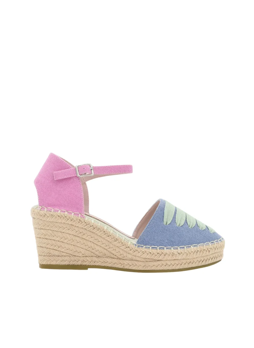 ALPARGATAS DE CUÑA MULTICOLOR AZUL Y ROSA CON DETALLE DECORATIVO Y PULSERA - Imagen 4