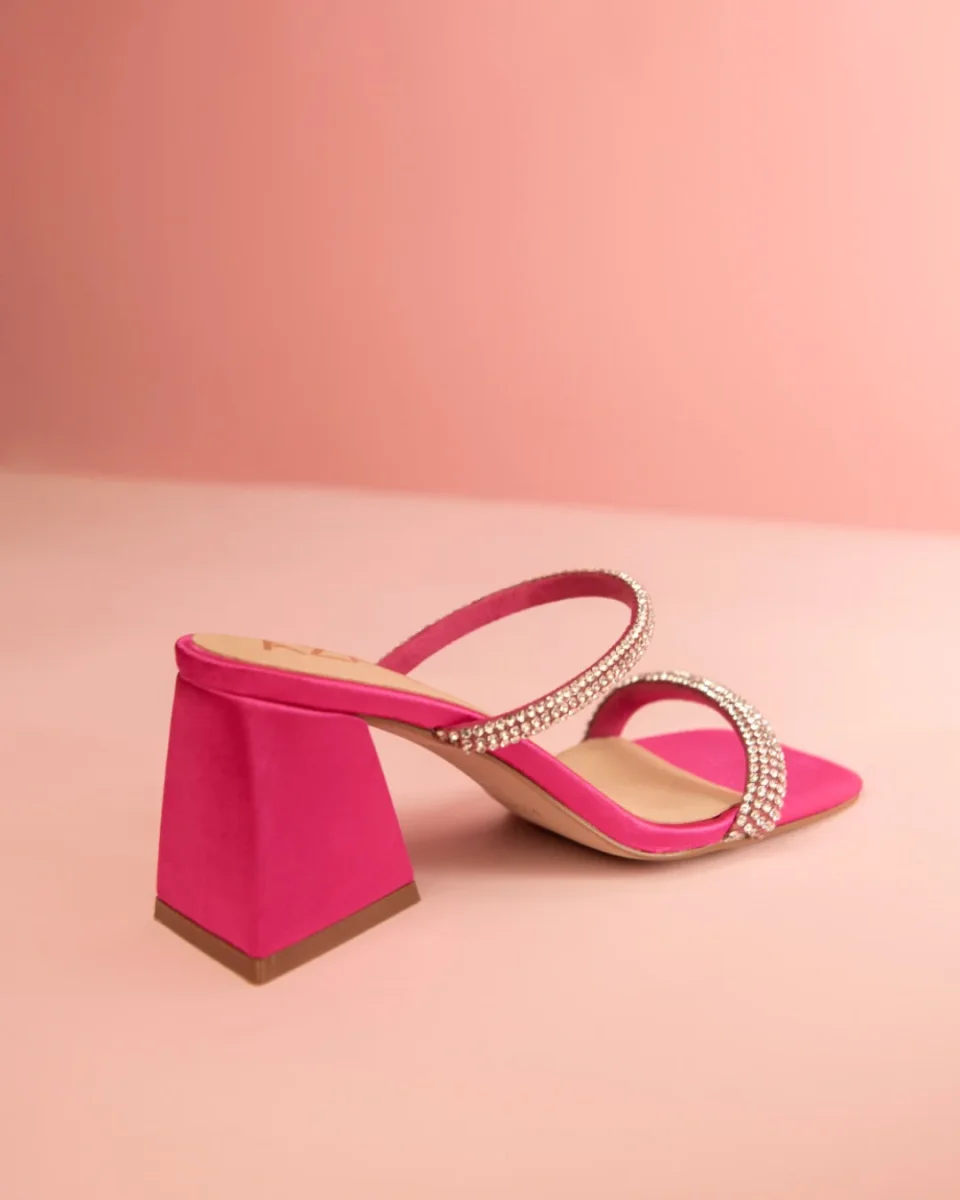 Sandalia destalonada color fucsia con tiras de strass - Imagen 4
