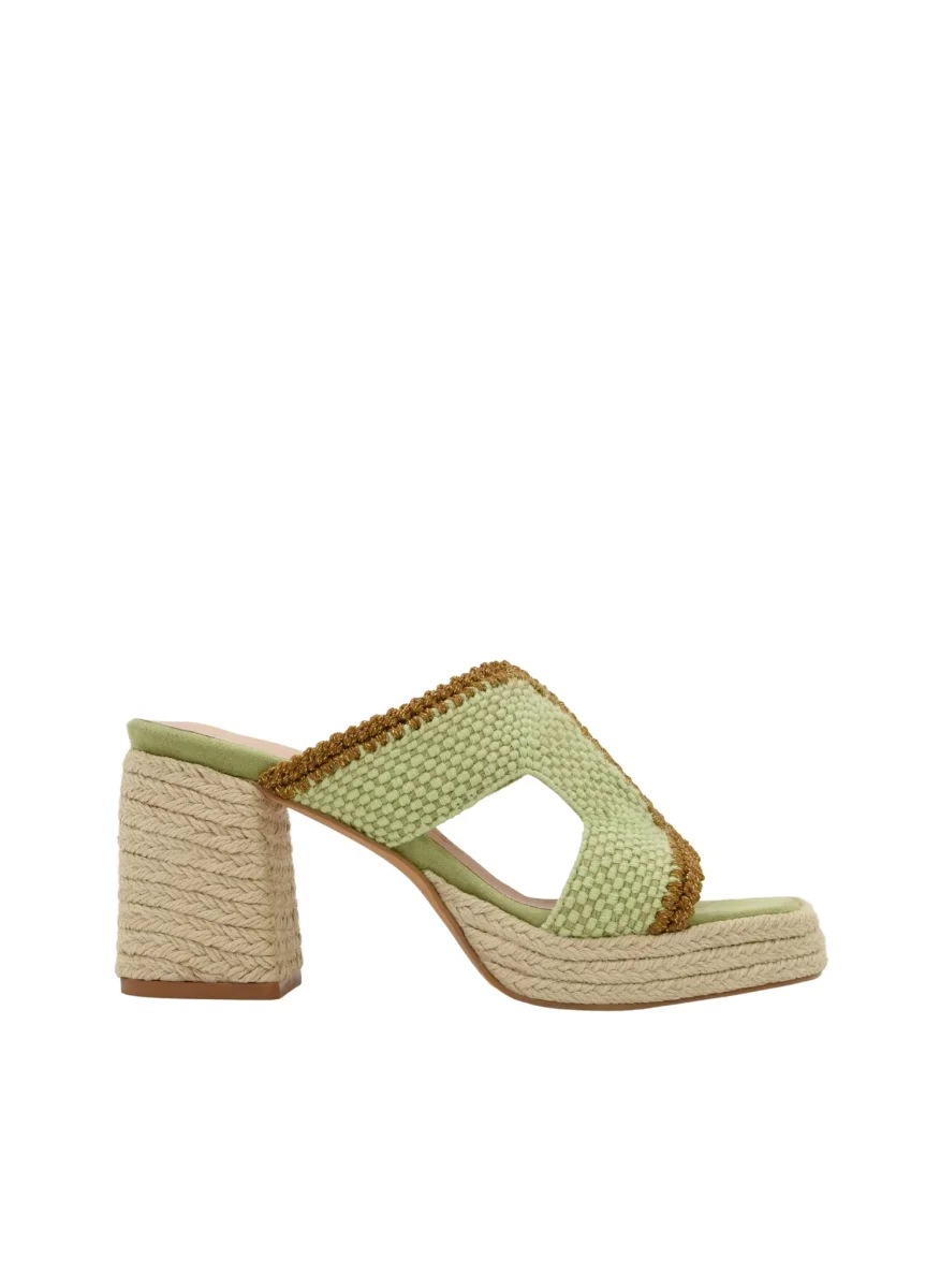 SANDALIAS DE TACÓN VERDE CON PLATAFORMA DE YUTE Y DISEÑO TRENZADO - Imagen 4