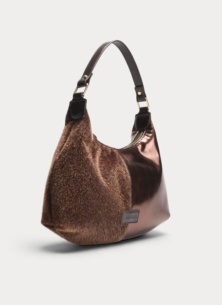 BOLSO HOBO MARRÓN COBRE METALIZADO TEXTURA PELO - Imagen 3
