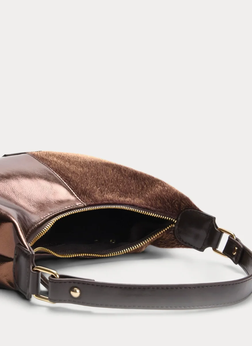 BOLSO HOBO MARRÓN COBRE METALIZADO TEXTURA PELO - Imagen 5