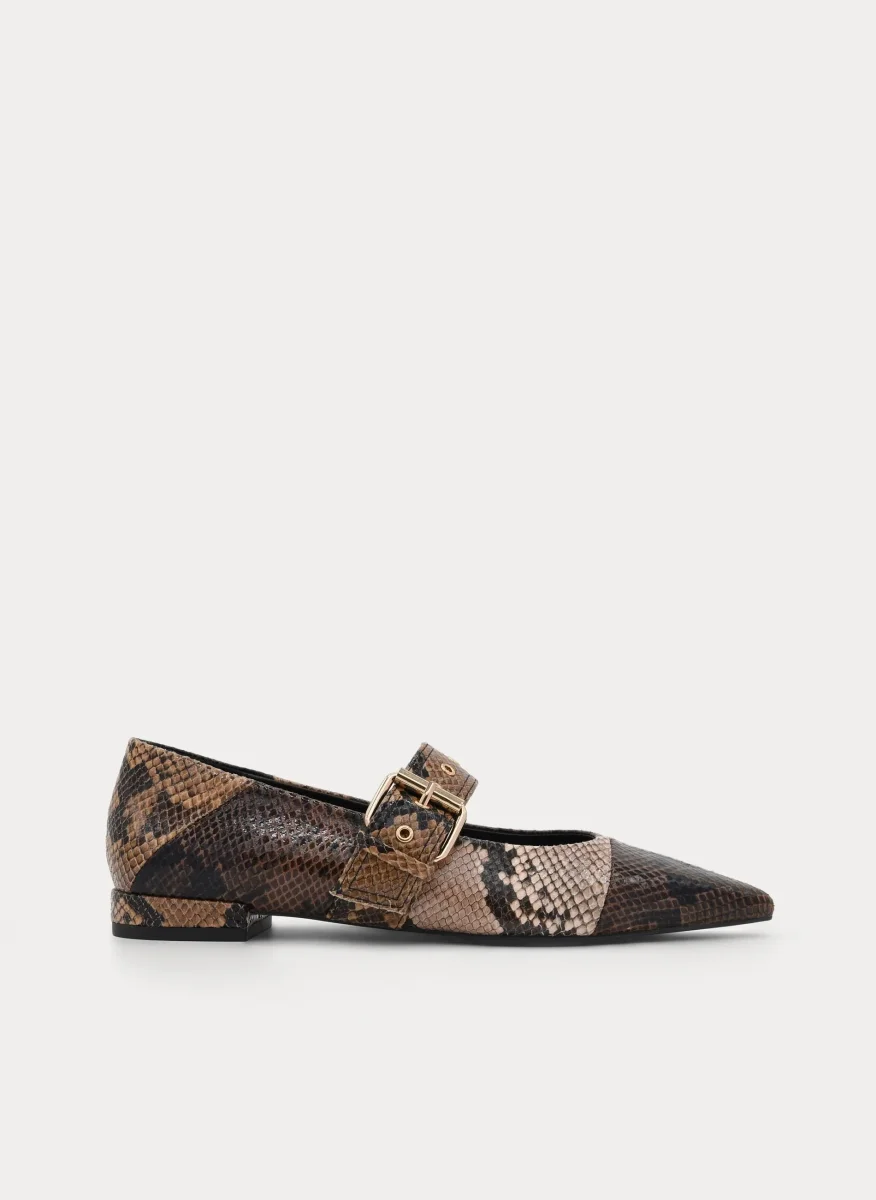ZAPATO TACÓN BAJO MARRÓN EFECTO SERPIENTE HEBILLA - Imagen 2