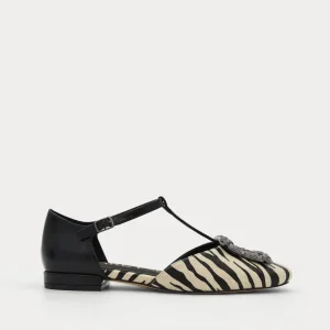 ZAPATO MARY JANE NEGRO CEBRA HEBILLA JOYA