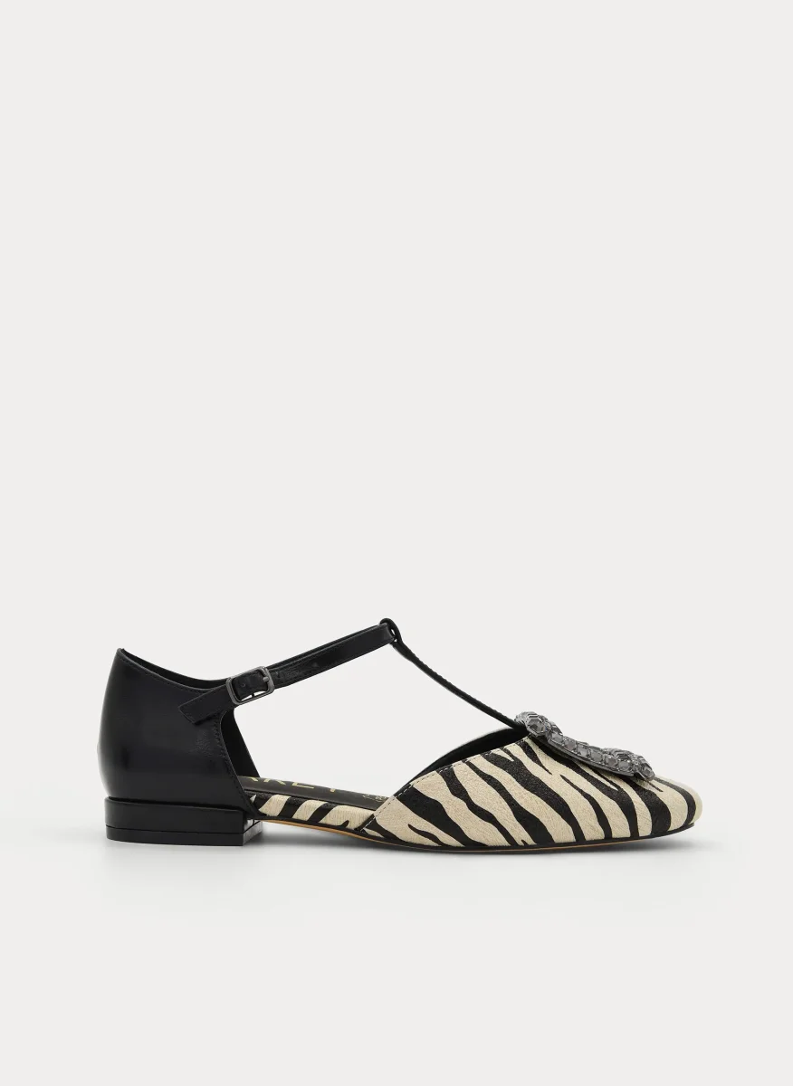 ZAPATO MARY JANE NEGRO CEBRA HEBILLA JOYA