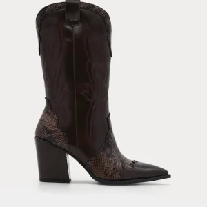 BOTA COWBOY MARRÓN EFECTO SERPIENTE TACÓN ALTO