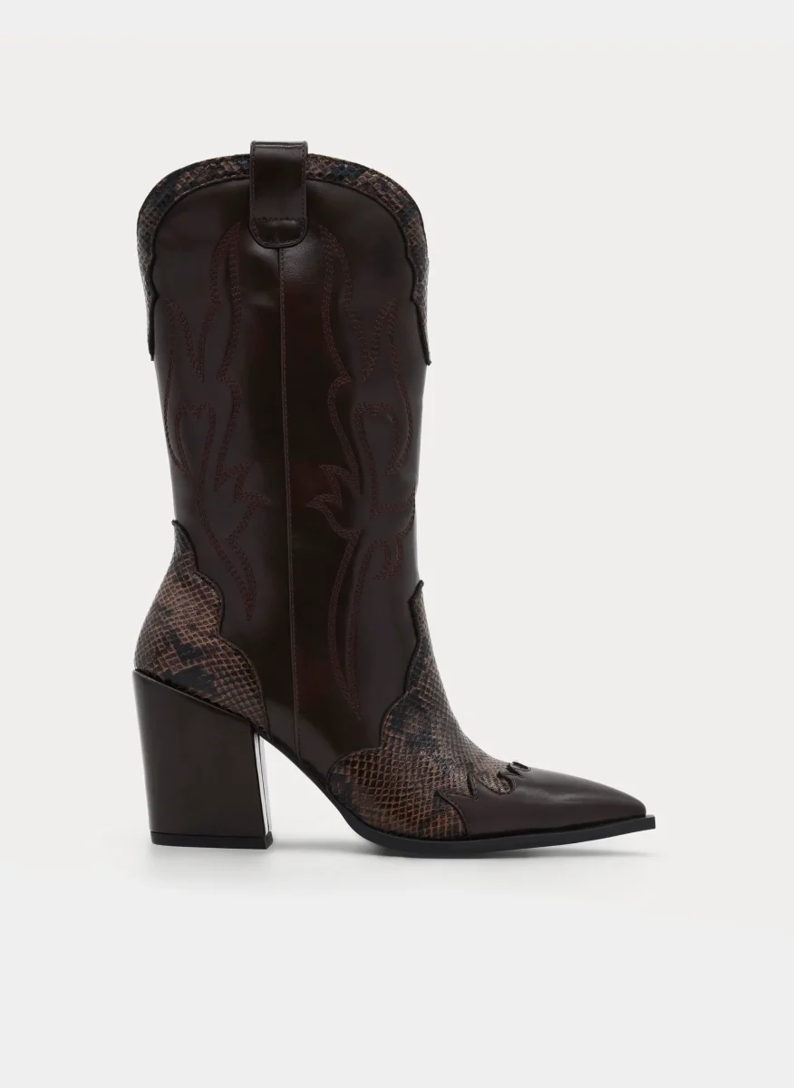 BOTA COWBOY MARRÓN EFECTO SERPIENTE TACÓN ALTO - Imagen 2