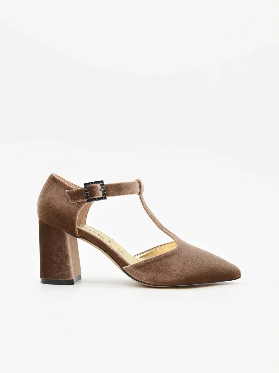 Zapato Elegante de Terciopelo Taupe con tira en el empeine - Imagen 2