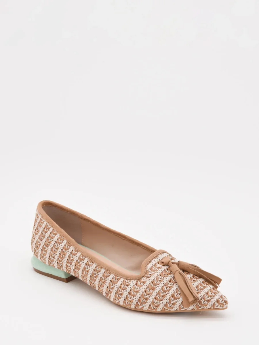 Mocasines con borlas taupe y tacón verde - Imagen 3