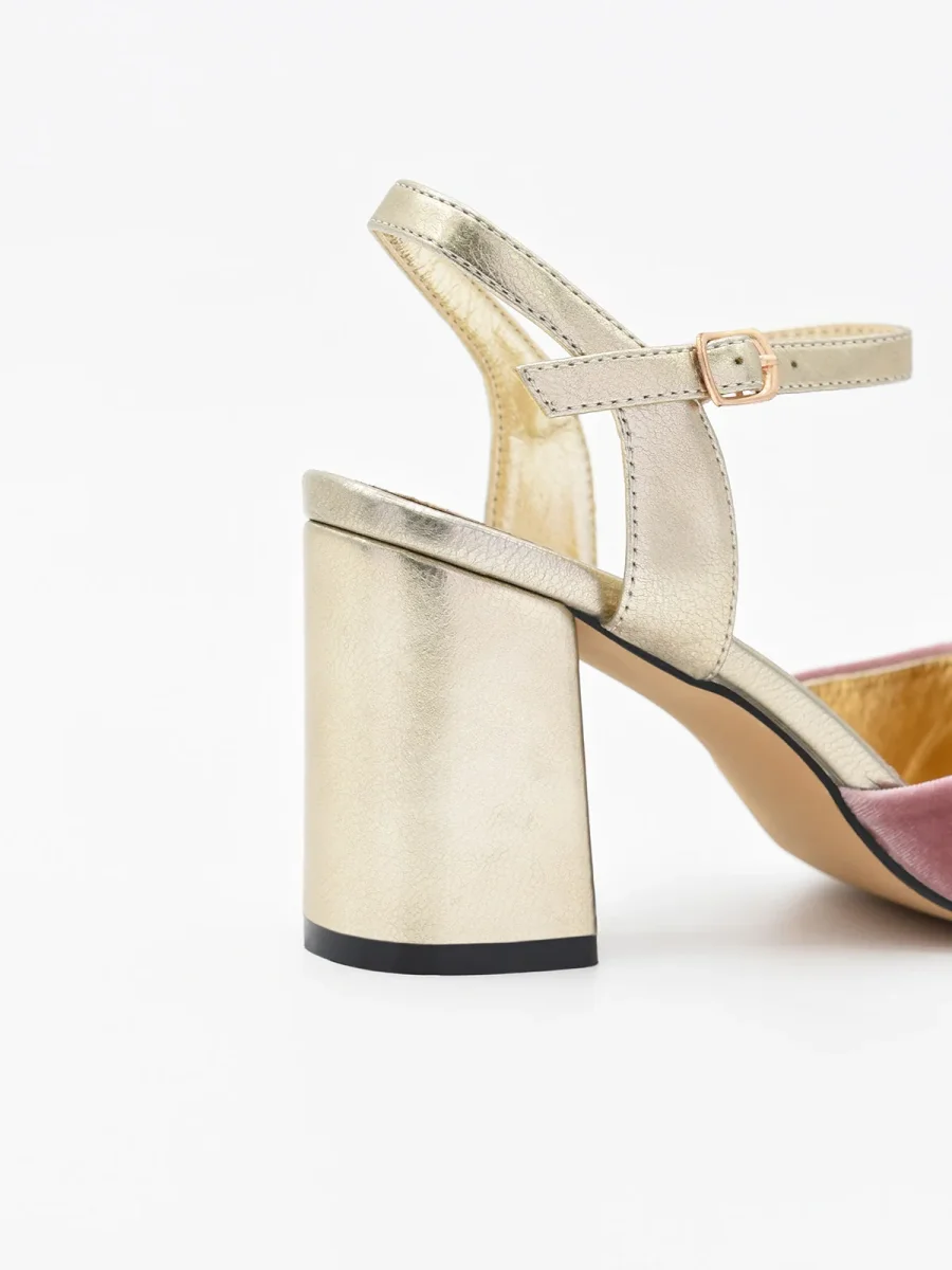 Zapato de Terciopelo Rosa con Tacón Dorado y correa - Imagen 6