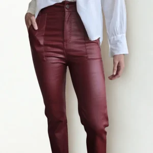 Pantalón Eco cuero, color Burdeo