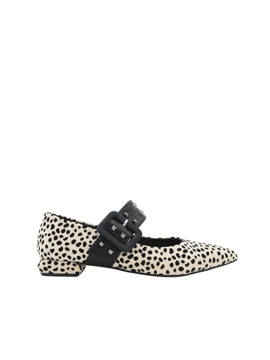 Bailarinas Beige Estampadas con Pulsera Negra y Tachas - Imagen 4