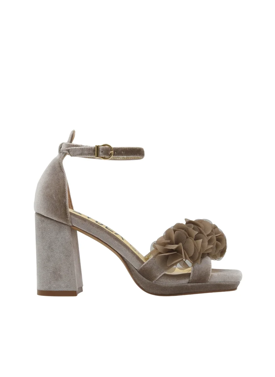 SANDALIAS CON PLATAFORMA EN TERCIOPELO BEIGE CON FLORES Y TACÓN ANCHO - Imagen 4